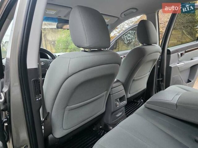 Серый Хендай Санта Фе, объемом двигателя 2.4 л и пробегом 237 тыс. км за 9999 $, фото 44 на Automoto.ua
