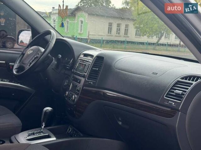 Серый Хендай Санта Фе, объемом двигателя 2 л и пробегом 189 тыс. км за 11980 $, фото 32 на Automoto.ua