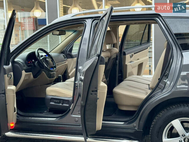 Сірий Хендай Санта Фе, об'ємом двигуна 2.2 л та пробігом 177 тис. км за 13999 $, фото 37 на Automoto.ua