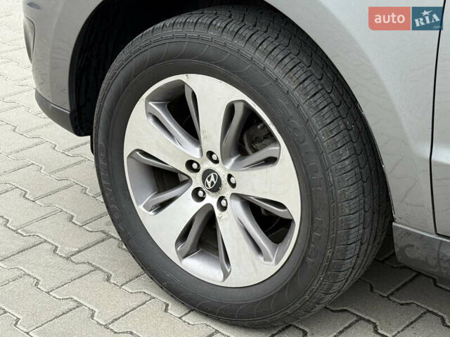 Сірий Хендай Санта Фе, об'ємом двигуна 2.2 л та пробігом 226 тис. км за 12250 $, фото 21 на Automoto.ua