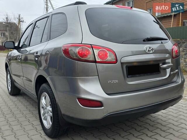 Серый Хендай Санта Фе, объемом двигателя 2.4 л и пробегом 237 тыс. км за 9999 $, фото 16 на Automoto.ua