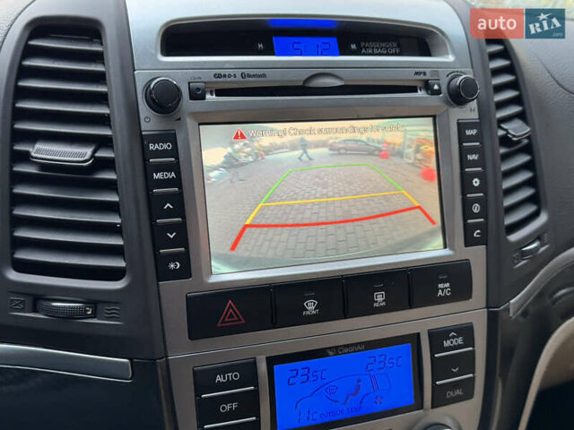 Сірий Хендай Санта Фе, об'ємом двигуна 2.2 л та пробігом 177 тис. км за 13999 $, фото 49 на Automoto.ua