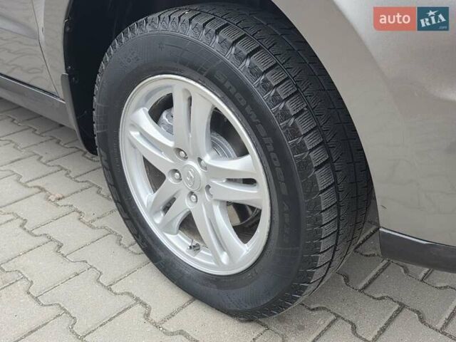 Серый Хендай Санта Фе, объемом двигателя 2.4 л и пробегом 237 тыс. км за 9999 $, фото 8 на Automoto.ua