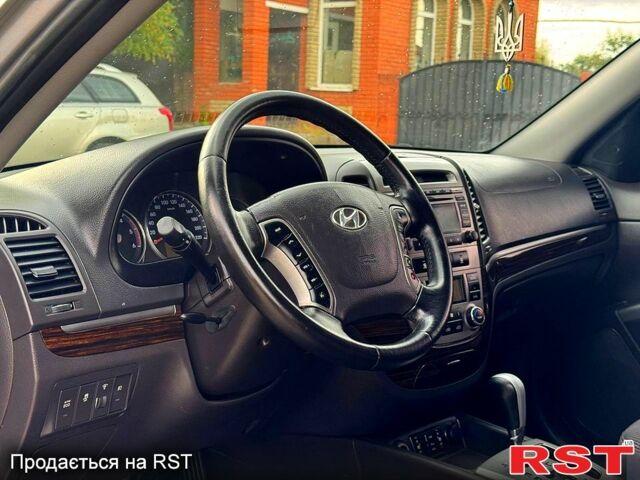 Хендай Санта Фе 2012 в Ахтырке на Automoto.ua Серый Хендай Санта Фе, объемом двигателя 2 л и пробегом 190 тыс. км за 11980 $, фото 2 на Automoto.ua