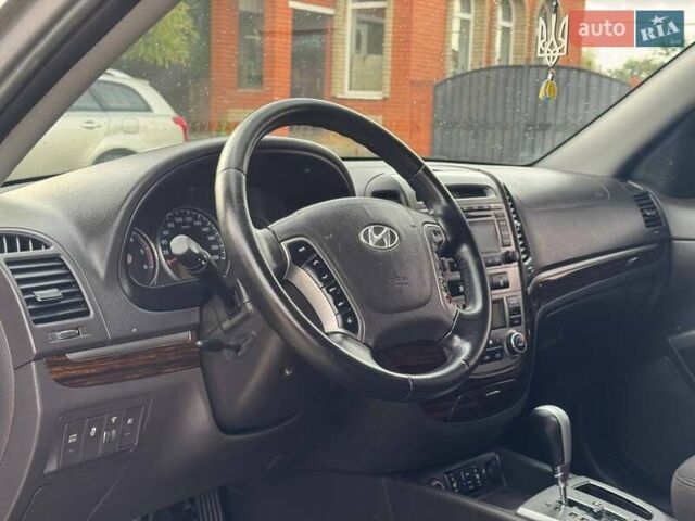 Серый Хендай Санта Фе, объемом двигателя 2 л и пробегом 189 тыс. км за 11980 $, фото 14 на Automoto.ua