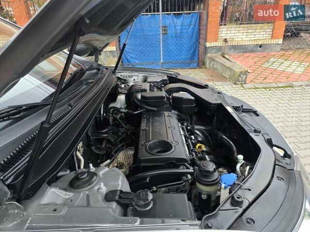 Серый Хендай Санта Фе, объемом двигателя 2.4 л и пробегом 237 тыс. км за 9999 $, фото 67 на Automoto.ua