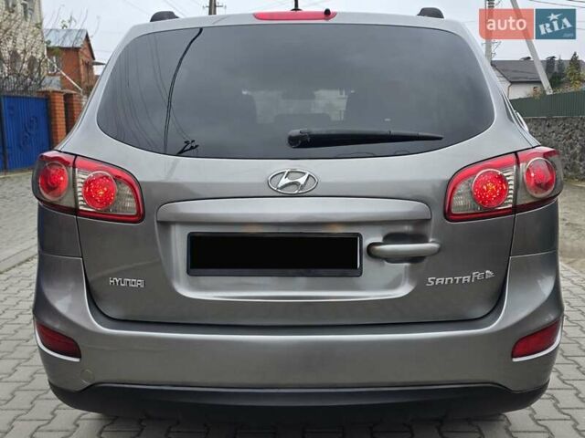 Серый Хендай Санта Фе, объемом двигателя 2.4 л и пробегом 237 тыс. км за 9999 $, фото 17 на Automoto.ua