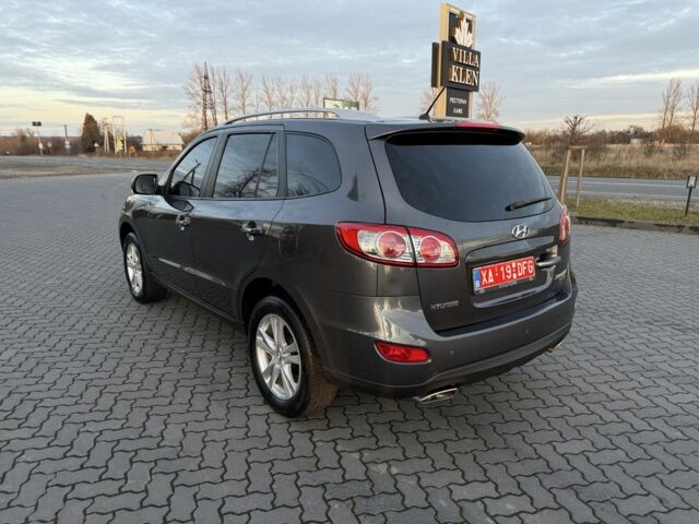 Серый Хендай Санта Фе, объемом двигателя 2 л и пробегом 227 тыс. км за 12900 $, фото 4 на Automoto.ua