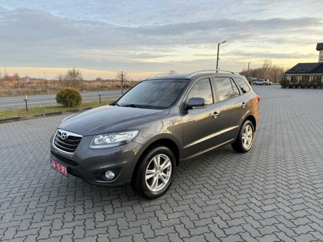 Серый Хендай Санта Фе, объемом двигателя 2 л и пробегом 227 тыс. км за 12900 $, фото 2 на Automoto.ua