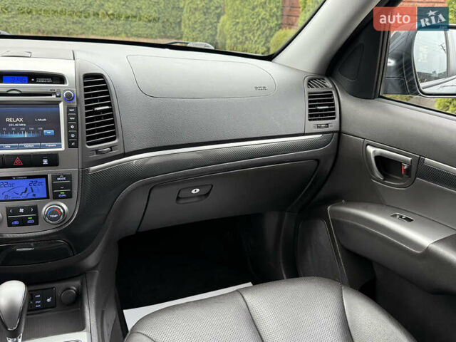 Серый Хендай Санта Фе, объемом двигателя 2.2 л и пробегом 209 тыс. км за 13999 $, фото 47 на Automoto.ua