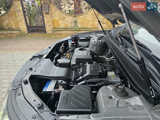 Серый Хендай Санта Фе, объемом двигателя 2.4 л и пробегом 237 тыс. км за 9999 $, фото 65 на Automoto.ua