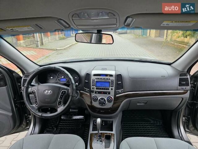 Серый Хендай Санта Фе, объемом двигателя 2.4 л и пробегом 237 тыс. км за 9999 $, фото 46 на Automoto.ua
