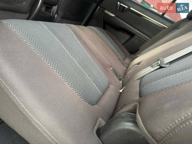 Серый Хендай Санта Фе, объемом двигателя 2 л и пробегом 189 тыс. км за 11980 $, фото 26 на Automoto.ua