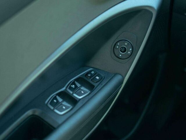 Серый Хендай Санта Фе, объемом двигателя 2.4 л и пробегом 146 тыс. км за 8300 $, фото 12 на Automoto.ua