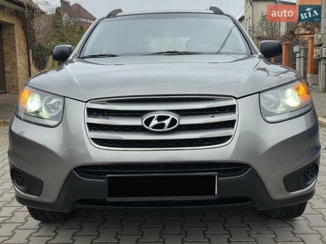 Серый Хендай Санта Фе, объемом двигателя 2.4 л и пробегом 237 тыс. км за 9999 $, фото 10 на Automoto.ua