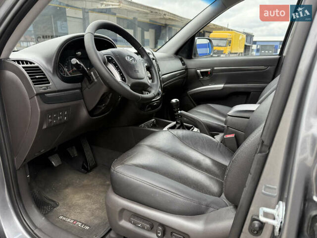 Хендай Санта Фе 2012 в Ровно на Automoto.ua Серый Хендай Санта Фе, объемом двигателя 2.2 л и пробегом 226 тыс. км за 12950 $, фото 28 на Automoto.ua