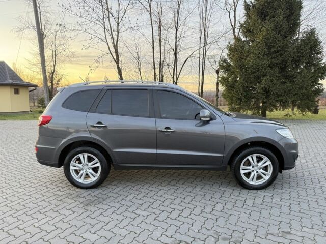 Серый Хендай Санта Фе, объемом двигателя 2 л и пробегом 227 тыс. км за 12900 $, фото 6 на Automoto.ua