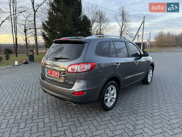 Серый Хендай Санта Фе, объемом двигателя 2 л и пробегом 227 тыс. км за 12900 $, фото 7 на Automoto.ua