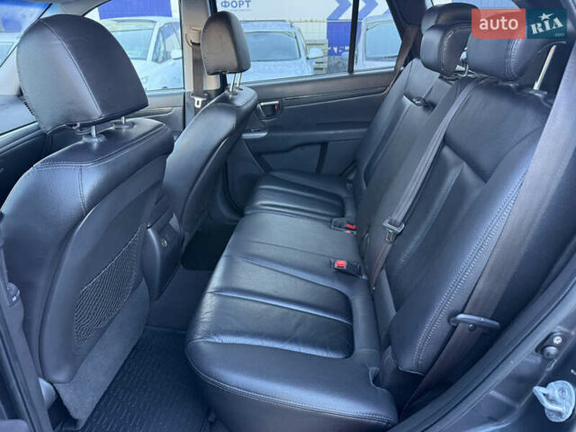 Серый Хендай Санта Фе, объемом двигателя 2.2 л и пробегом 225 тыс. км за 13850 $, фото 32 на Automoto.ua