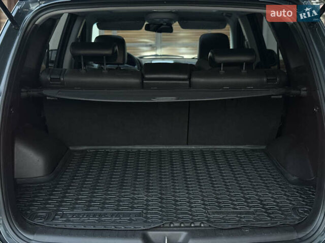 Серый Хендай Санта Фе, объемом двигателя 2.2 л и пробегом 233 тыс. км за 13500 $, фото 12 на Automoto.ua