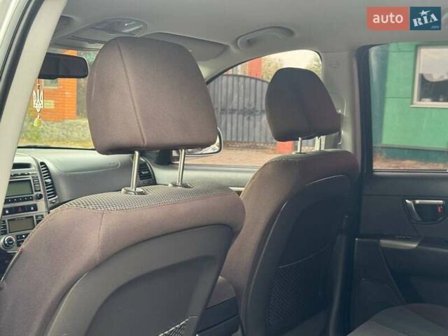 Серый Хендай Санта Фе, объемом двигателя 2 л и пробегом 189 тыс. км за 11980 $, фото 24 на Automoto.ua