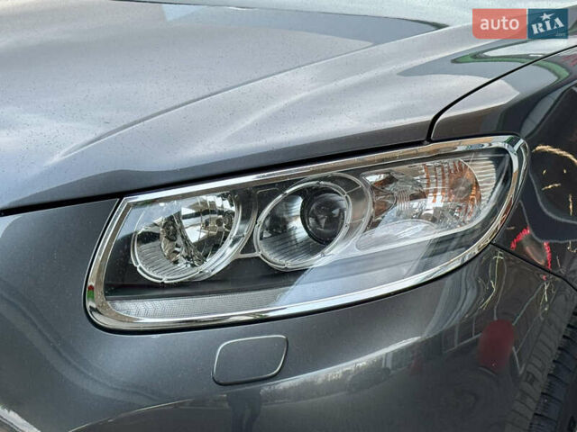 Сірий Хендай Санта Фе, об'ємом двигуна 2.2 л та пробігом 177 тис. км за 13999 $, фото 15 на Automoto.ua