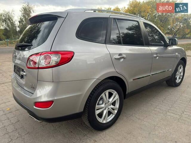 Серый Хендай Санта Фе, объемом двигателя 2 л и пробегом 189 тыс. км за 11980 $, фото 13 на Automoto.ua