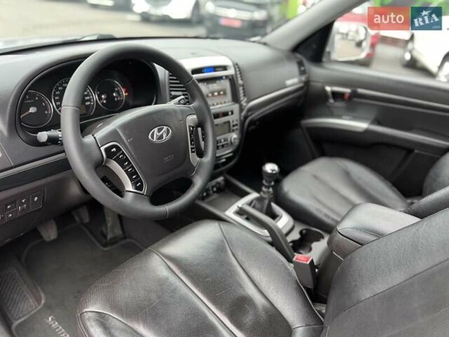 Сірий Хендай Санта Фе, об'ємом двигуна 2 л та пробігом 163 тис. км за 13999 $, фото 1 на Automoto.ua