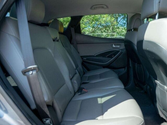 Серый Хендай Санта Фе, объемом двигателя 2.4 л и пробегом 146 тыс. км за 8300 $, фото 8 на Automoto.ua