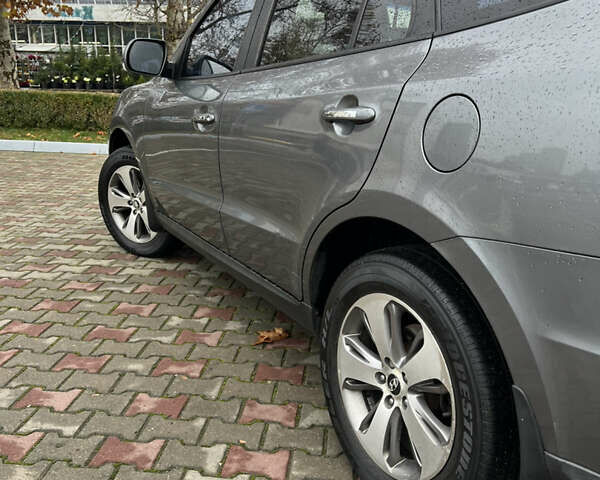 Серый Хендай Санта Фе, объемом двигателя 2.2 л и пробегом 158 тыс. км за 13800 $, фото 14 на Automoto.ua