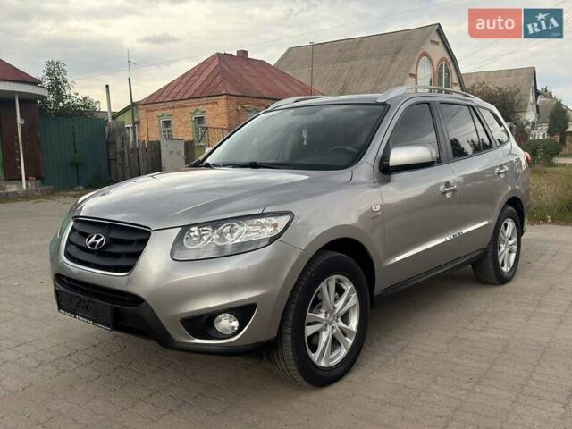 Серый Хендай Санта Фе, объемом двигателя 2 л и пробегом 189 тыс. км за 11980 $, фото 3 на Automoto.ua