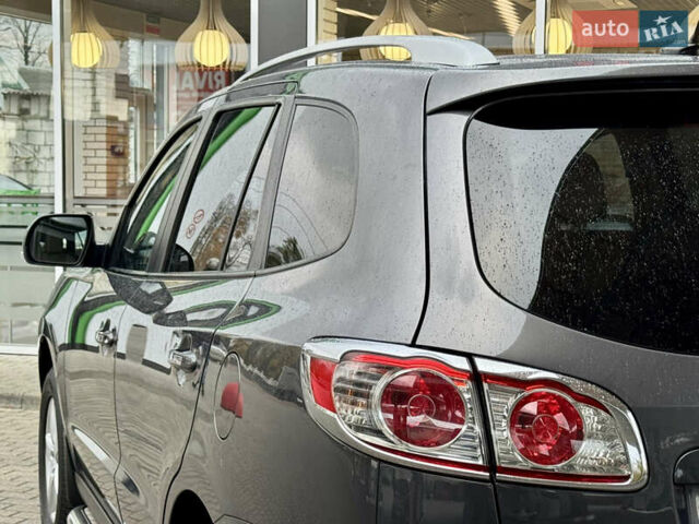 Сірий Хендай Санта Фе, об'ємом двигуна 2.2 л та пробігом 177 тис. км за 13999 $, фото 28 на Automoto.ua