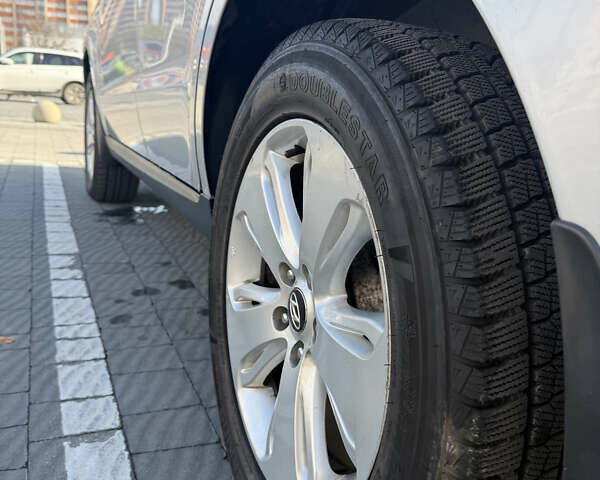 Серый Хендай Санта Фе, объемом двигателя 2.2 л и пробегом 188 тыс. км за 16700 $, фото 28 на Automoto.ua