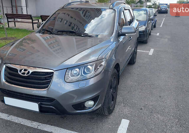 Хендай Санта Фе 2012 в Киеве на Automoto.ua Серый Хендай Санта Фе, объемом двигателя 2.2 л и пробегом 211 тыс. км за 14200 $, фото 1 на Automoto.ua