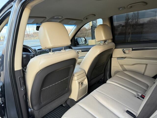 Серый Хендай Санта Фе, объемом двигателя 2 л и пробегом 227 тыс. км за 12900 $, фото 13 на Automoto.ua