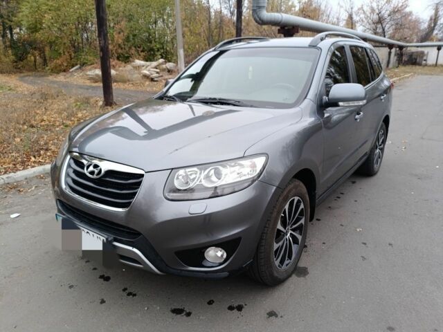 Серый Хендай Санта Фе, объемом двигателя 2.2 л и пробегом 125 тыс. км за 14500 $, фото 6 на Automoto.ua