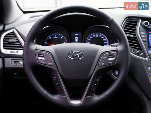 Сірий Хендай Санта Фе, об'ємом двигуна 2 л та пробігом 154 тис. км за 15500 $, фото 10 на Automoto.ua