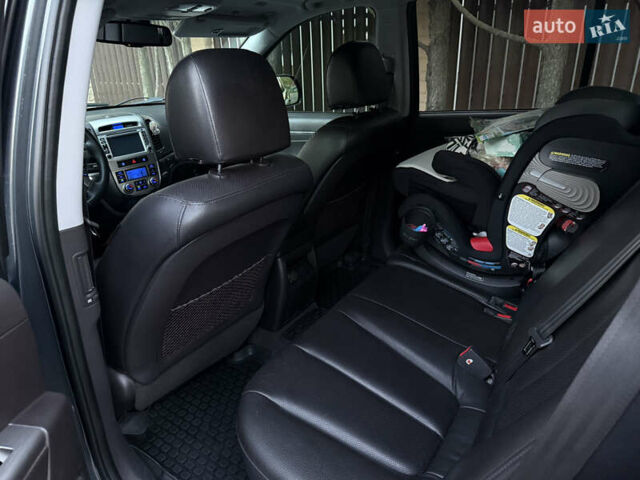 Серый Хендай Санта Фе, объемом двигателя 2.2 л и пробегом 233 тыс. км за 13500 $, фото 11 на Automoto.ua