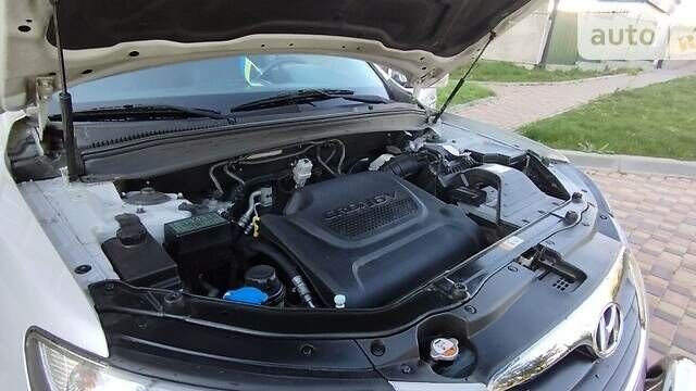 Серый Хендай Санта Фе, объемом двигателя 2.2 л и пробегом 125 тыс. км за 15200 $, фото 2 на Automoto.ua