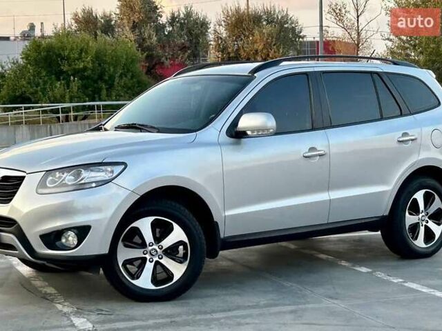 Сірий Хендай Санта Фе, об'ємом двигуна 2.2 л та пробігом 269 тис. км за 13900 $, фото 6 на Automoto.ua