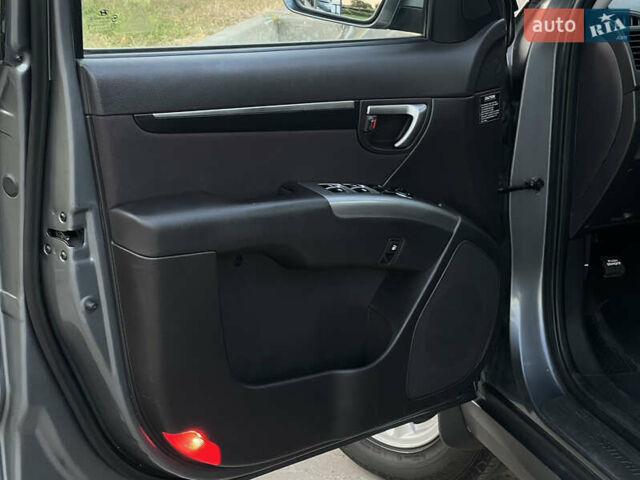 Сірий Хендай Санта Фе, об'ємом двигуна 2.2 л та пробігом 209 тис. км за 13200 $, фото 33 на Automoto.ua