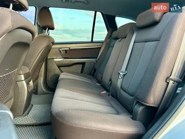 Сірий Хендай Санта Фе, об'ємом двигуна 2.2 л та пробігом 269 тис. км за 13900 $, фото 22 на Automoto.ua