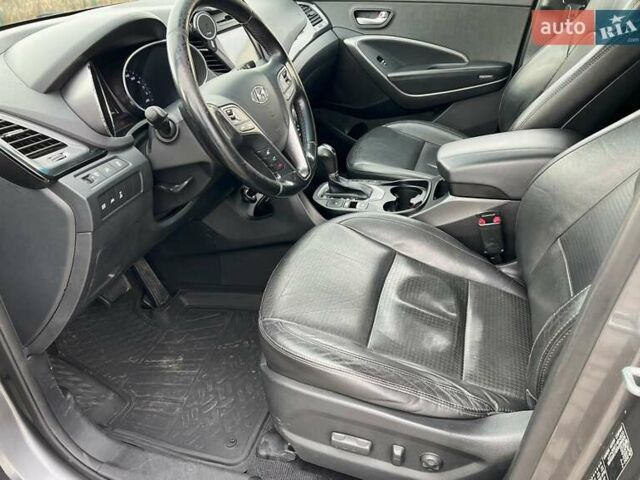 Сірий Хендай Санта Фе, об'ємом двигуна 2.2 л та пробігом 282 тис. км за 15900 $, фото 11 на Automoto.ua