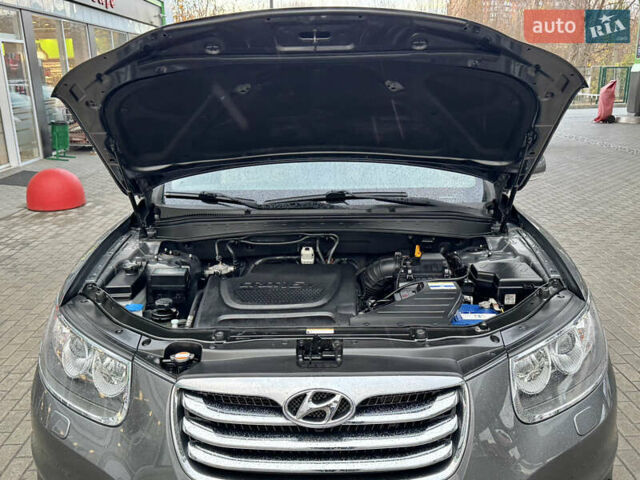 Сірий Хендай Санта Фе, об'ємом двигуна 2.2 л та пробігом 177 тис. км за 13999 $, фото 47 на Automoto.ua