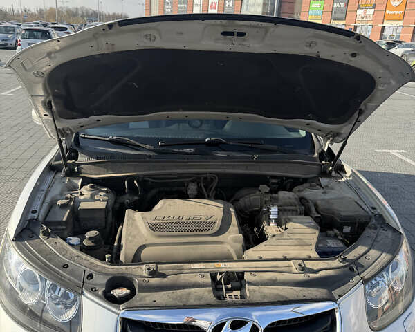 Серый Хендай Санта Фе, объемом двигателя 2.2 л и пробегом 188 тыс. км за 16700 $, фото 23 на Automoto.ua