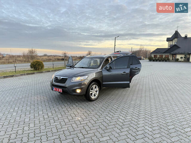 Серый Хендай Санта Фе, объемом двигателя 2 л и пробегом 227 тыс. км за 12900 $, фото 31 на Automoto.ua