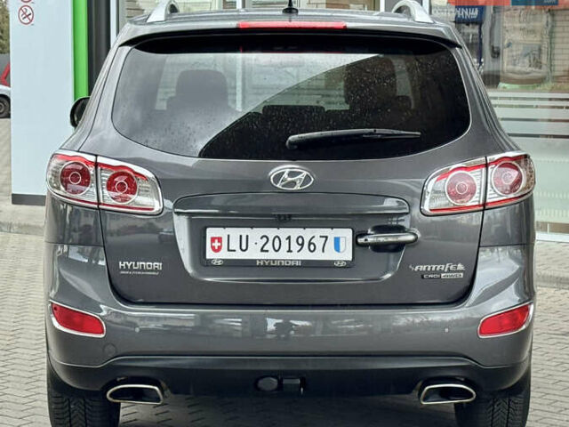 Сірий Хендай Санта Фе, об'ємом двигуна 2.2 л та пробігом 177 тис. км за 13999 $, фото 22 на Automoto.ua