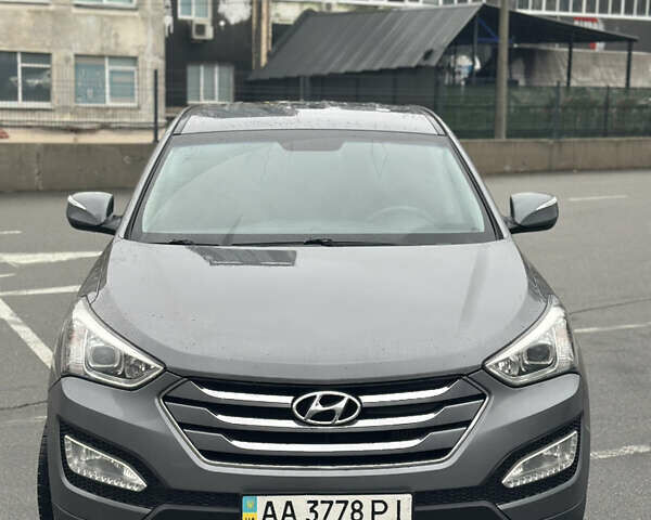 Сірий Хендай Санта Фе, об'ємом двигуна 2.2 л та пробігом 203 тис. км за 15700 $, фото 3 на Automoto.ua