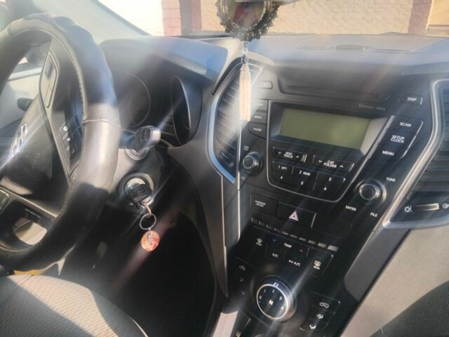 Серый Хендай Санта Фе, объемом двигателя 2.4 л и пробегом 250 тыс. км за 14000 $, фото 2 на Automoto.ua