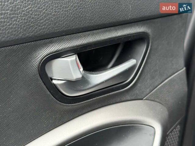 Сірий Хендай Санта Фе, об'ємом двигуна 2.2 л та пробігом 183 тис. км за 16999 $, фото 35 на Automoto.ua